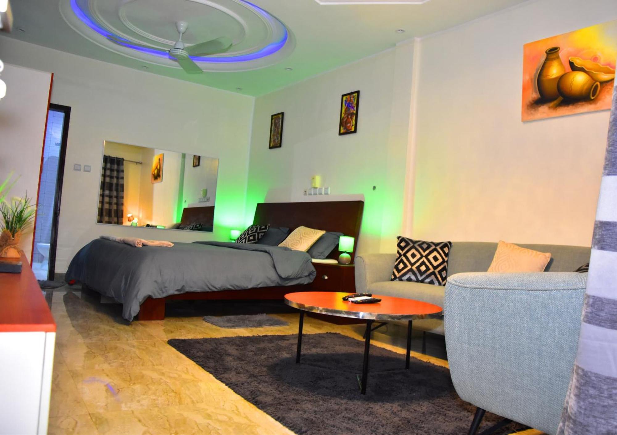 Gilles Golden Palace Abomey-Calavi ภายนอก รูปภาพ